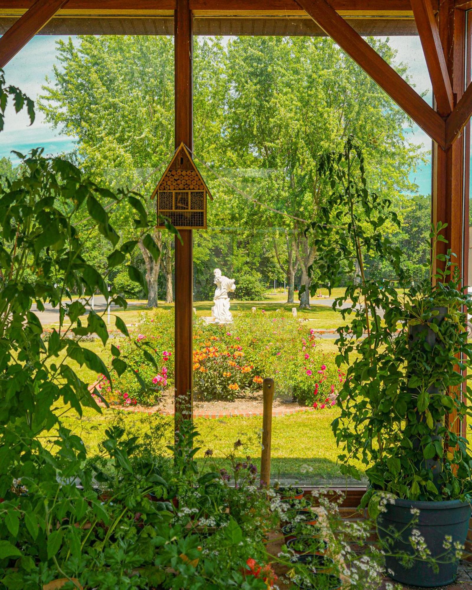 Hotel-Restaurant Domaine De La Grande Garenne Neuvy-sur-Barangeon Bagian luar foto