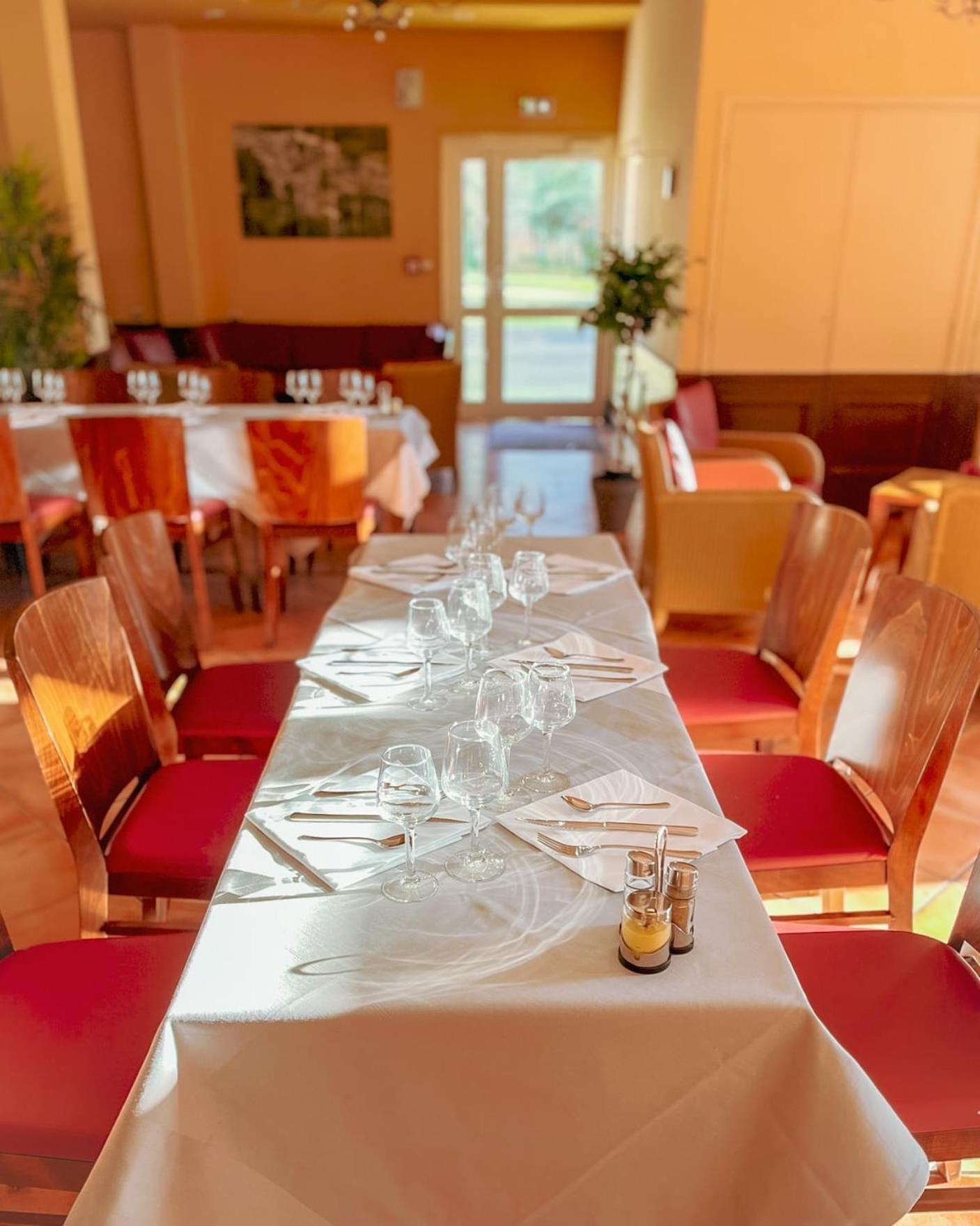 Hotel-Restaurant Domaine De La Grande Garenne Neuvy-sur-Barangeon Bagian luar foto